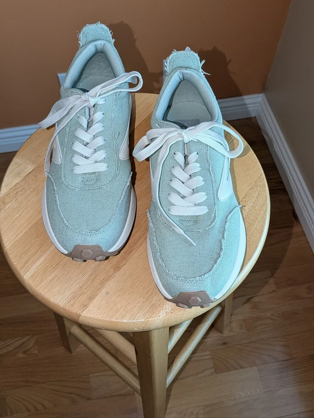 Dolce Vita Women's Light Mint Green Canvas Sneakers with White Swoosh Size 9